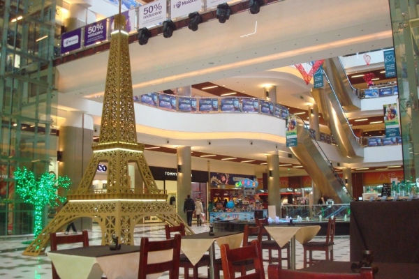 Shopping MallDova aduce micul Paris la Chisinau. FOTO