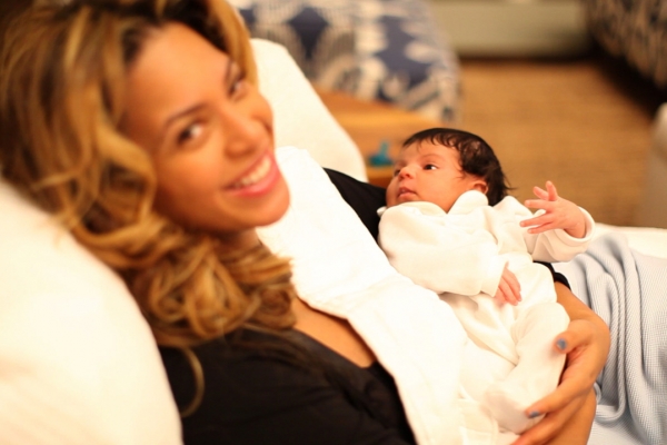 Imagini in premiera cu fetita cuplului Beyonce - Jay-Z. GALERIE FOTO