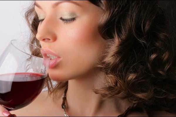 Vinul din trei organe sexuale si alte cadouri asiatice de Valentine's Day Vinul din trei organe sexuale si alte cadouri asiatice de Valentine's Day