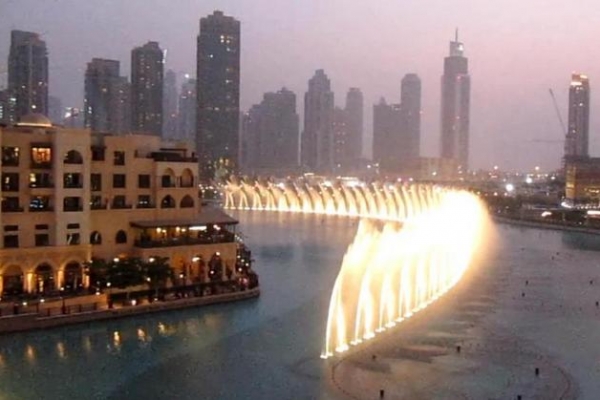 Dubai: Spectacol de apa si lumina pe melodia lui Whitney Houston! Video impresionant Dubai: Spectacol de apa si lumina pe melodia lui Whitney Houston! Video impresionant