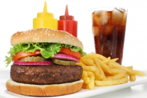 Vezi cum arata produsele fast food la 4 ANI de la cumparare Vezi cum arata produsele fast food la 4 ANI de la cumparare