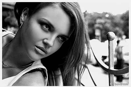 Diana Grigor, coplesita de cadouri la lansarea noului ei videoclip Diana Grigor, coplesita de cadouri la lansarea noului ei videoclip