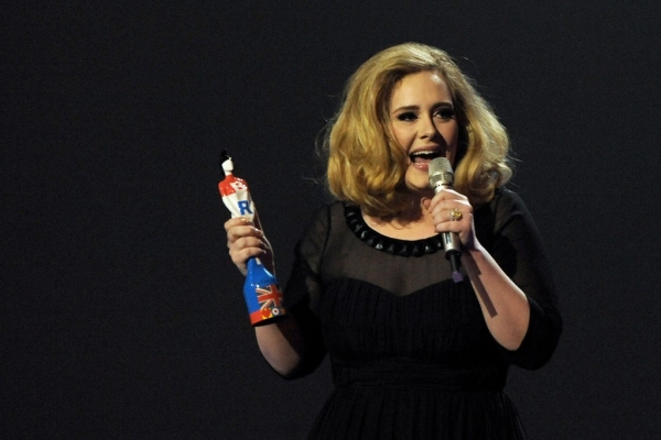 Adele s-a logodit? Cum a aparut vedeta in public Adele s-a logodit? Cum a aparut vedeta in public