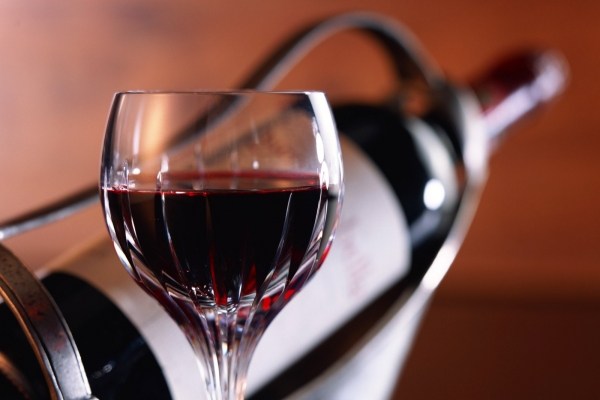 "Vinul e ca o femeie care te ademeneste". Impresii de la Expovin 2012 "Vinul e ca o femeie care te ademeneste". Impresii de la Expovin 2012