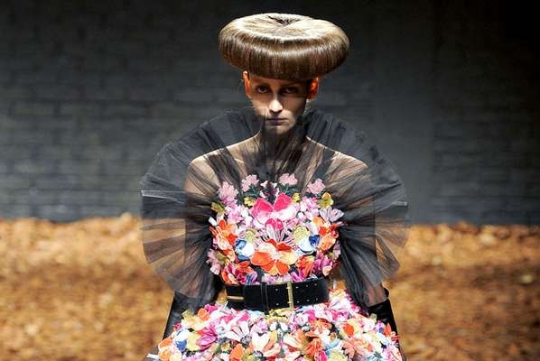 Frunze uscate in toiul iernii la prezentarea McQ by McQueen Frunze uscate in toiul iernii la prezentarea McQ by McQueen