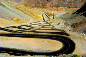 11 drumuri care te vor UIMI. Ai risca sa conduci pe ele? 11 drumuri care te vor UIMI. Ai risca sa conduci pe ele?