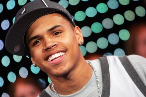 Chris Brown, acuzat ca a furat un telefon mobil Chris Brown, acuzat ca a furat un telefon mobil