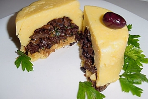 Cuiburi din mamaliga cu ciuperci Cuiburi din mamaliga cu ciuperci