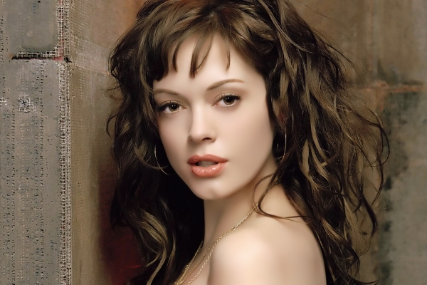 Dependenta de operatii estetice? Cum si-a deformat fata indragita actrita Rose McGowan Dependenta de operatii estetice? Cum si-a deformat fata indragita actrita Rose McGowan