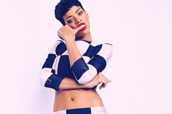Rihanna: fotografii EROTICE pe internet. Imaginile pe care a regretat ca le-a plasat - FOTO