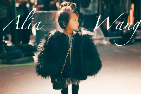 Poate fi ceva mai dulce? Cunoaste-o pe cea mai cocheta fashionista: Alia Wang - FOTO Poate fi ceva mai dulce? Cunoaste-o pe cea mai cocheta fashionista: Alia Wang - FOTO