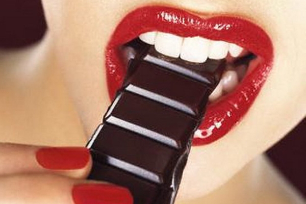 Ciocolata neagra - cel mai dulce medicament. 6 beneficii importante asupra sanatatii tale Ciocolata neagra - cel mai dulce medicament. 6 beneficii importante asupra sanatatii tale