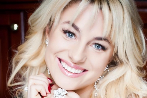 De la cine si-a mostenit Natalia Gordienko frumusetea. Uite cum arata mama artistei - FOTO De la cine si-a mostenit Natalia Gordienko frumusetea. Uite cum arata mama artistei - FOTO