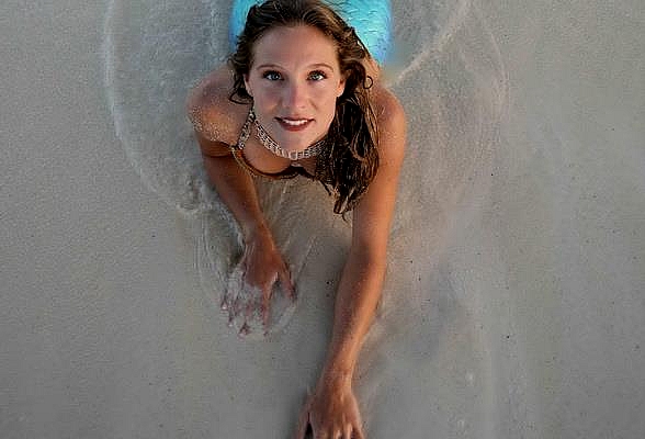 Povestea femeii care a renuntat la slujba ca sa se transforme in sirena. Cum arata fata ce traieste in apa Povestea femeii care a renuntat la slujba ca sa se transforme in sirena. Cum arata fata ce traieste in apa