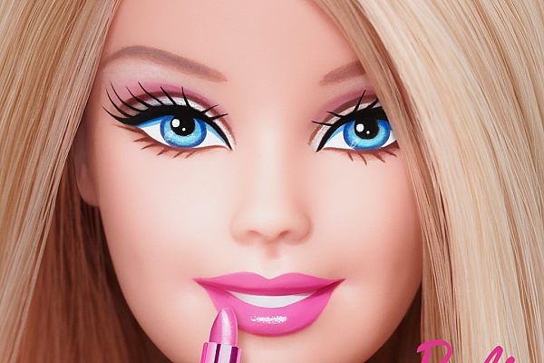Papusa Barbie fara machiaj: imaginea care va dezamagi milioane de fetite