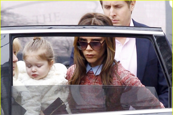 Victoria Beckham a renuntat la silicoane: sanii ei arata ca acum 16 ani - FOTO Victoria Beckham a renuntat la silicoane: sanii ei arata ca acum 16 ani - FOTO