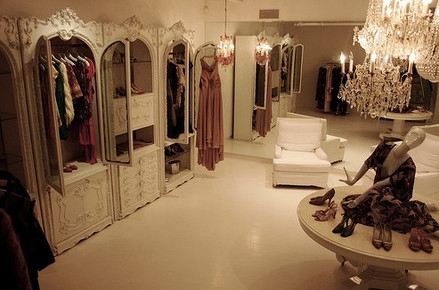 Dressing-ul de vis al oricarei femei: Cum il poti avea si tu - FOTO Dressing-ul de vis al oricarei femei: Cum il poti avea si tu - FOTO