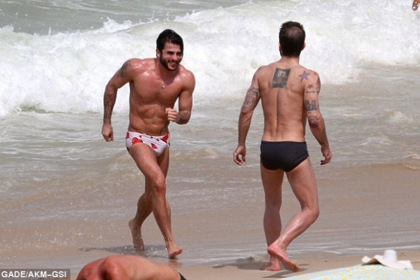 FIERBINTE! Designerul Marc Jacobs, in ipostaze sexy cu iubitul sau pe plaja - GALERIE FOTO FIERBINTE! Designerul Marc Jacobs, in ipostaze sexy cu iubitul sau pe plaja - GALERIE FOTO