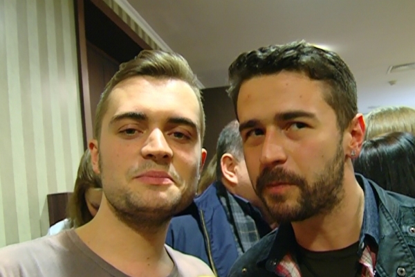 Parfeni si Josan il imita pe Nicu Tarna. Cum s-au distrat artistii la concertul rockerilor