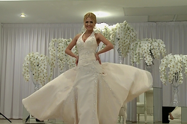 Ele sunt cele mai ravnite mirese! Dianna Rotaru si Katalina Rusu, bune de dus la altar - VIDEO Ele sunt cele mai ravnite mirese! Dianna Rotaru si Katalina Rusu, bune de dus la altar - VIDEO