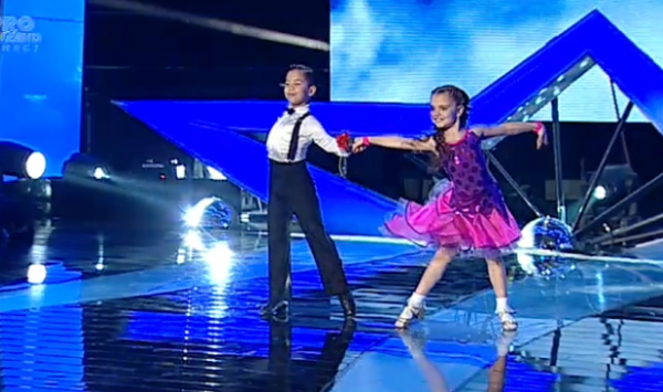 Au facut din nou spectacol la Romanii au talent! Admira-i pe micutii Ionela si Mihai - VIDEO Au facut din nou spectacol la Romanii au talent! Admira-i pe micutii Ionela si Mihai - VIDEO