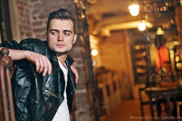 Catalin Josan cucereste din nou! Uite ce asistenta sexy are in noul videoclip - VIDEO