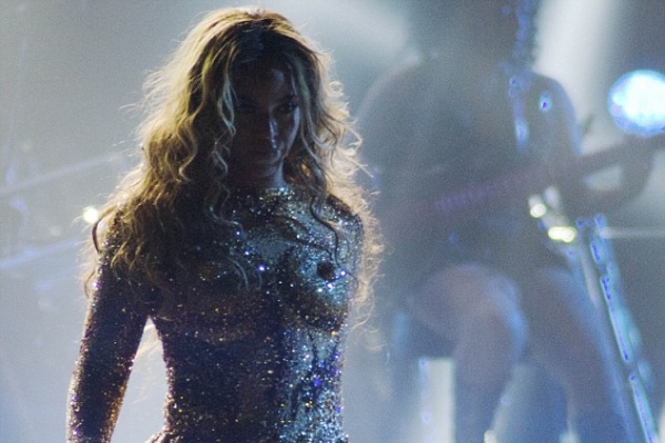 Beyonce a trait umilinta vietii! Uite ce i-au facut cativa fani la un concert - VIDEO Beyonce a trait umilinta vietii! Uite ce i-au facut cativa fani la un concert - VIDEO
