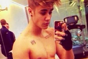 "Arata ca ultimul fraier". Fotografiile postate aseara de Justin Bieber pe internet, care i-au enervat pe fani