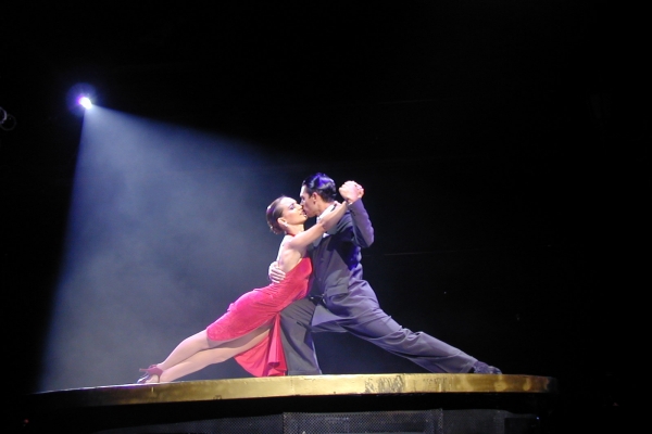 Descopera dansul pasiunii! Unde inveti pe GRATIS tango argentinian - VIDEO