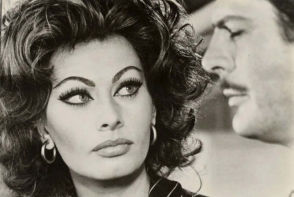 Sophia Loren arata SENZATIONAL la 78 de ani. Artista a purtat o rochie cu umerii goi - FOTO