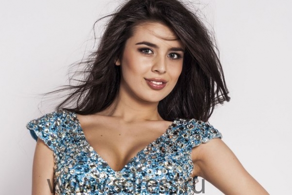 Miss Rusia isi face cariera! Frumoasa bruneta si-a schimbat si stilul - FOTO