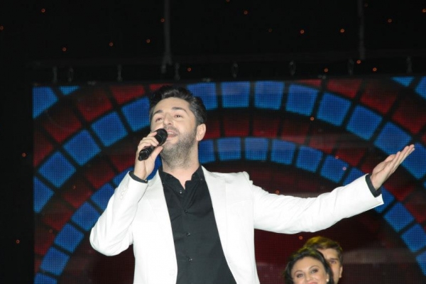 Concertul din Piata se lasa cu scandal? Adrian Ursu nu a mai cantat!