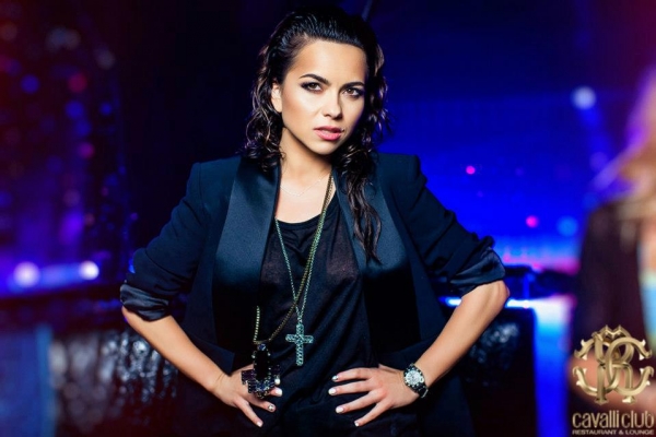 Inna, indragostita de piesa " P.O*U.I"? Asculta cum o canta live "“ VIDEO Inna, indragostita de piesa " P.O*U.I"? Asculta cum o canta live "“ VIDEO