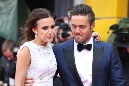 Cu greu isi tineau rochiile din cauza vantului! Imagini amuzante de la Gala Premiilor TV Bafta - FOTO