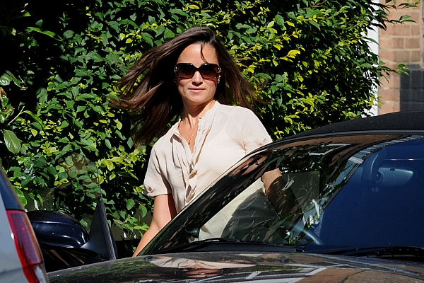 Pippa Middleton, fotografiata beata crita - FOTO Pippa Middleton, fotografiata beata crita - FOTO