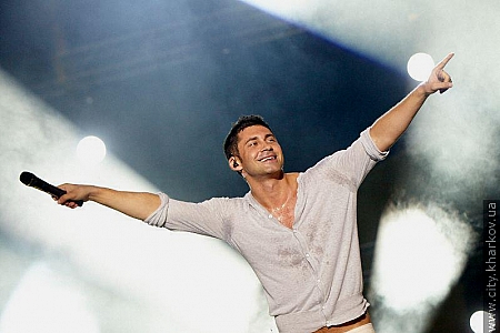 Dan Balan ar putea fi ales cel mai bun cantaret al anului, in Rusia! Afla cu ce nume grele lupta Dan Balan ar putea fi ales cel mai bun cantaret al anului, in Rusia! Afla cu ce nume grele lupta