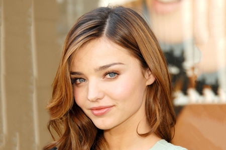 Unde a disparut celebrul decolteu Victoria\'s Secret? Uite cum arata sanii Mirandei Kerr - FOTO Unde a disparut celebrul decolteu Victoria\'s Secret? Uite cum arata sanii Mirandei Kerr - FOTO