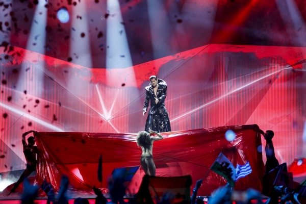 Romania, in finala Eurovision 2013. Cezar Ouatu, asemanat cu DRACULA - VIDEO
Romania, in finala Eurovision 2013. Cezar Ouatu, asemanat cu DRACULA - VIDEO