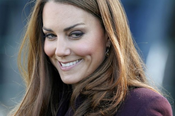 Vantul i-a jucat vesta! Kate Middleton, cat pe ce sa-si arate zona intima - FOTO