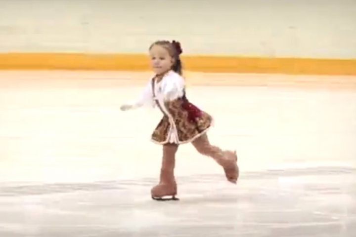 La 2 ani si 6 luni patineaza ca o profesionista! Cat de talentata este micuta - VIDEO La 2 ani si 6 luni patineaza ca o profesionista! Cat de talentata este micuta - VIDEO