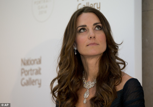 Kate Middleton o imita pe Diana. Ce detaliu specific Printesei Inimilor a purtat ducesa - FOTO Kate Middleton o imita pe Diana. Ce detaliu specific Printesei Inimilor a purtat ducesa - FOTO