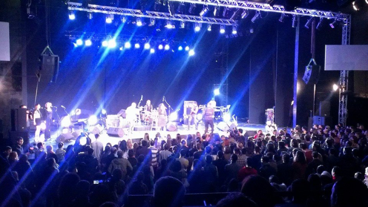 Alex Calancea, alaturi de fiu si sotie la concert! Vezi cum s-au distrat artistii in scena - VIDEO