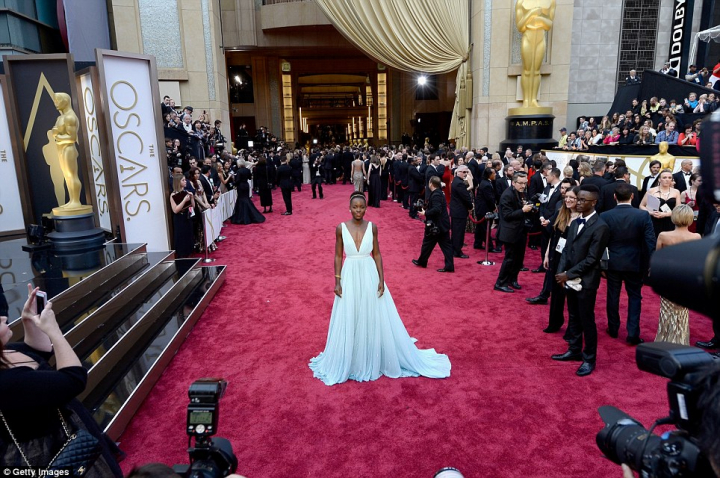 Vedetele au stralucit pe covorul rosu. Cele mai frumoase tinute de la decernarea premiilor Oscar