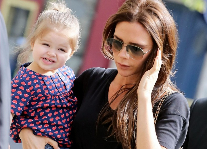 Fiica lui Beckham nu mai arata asa! Cat de mare s-a facut Harper la 2 ani si jumatate - FOTO Fiica lui Beckham nu mai arata asa! Cat de mare s-a facut Harper la 2 ani si jumatate - FOTO