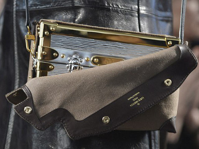 The IT BAG! Servieta Louis Vuitton, noul accesoriu cheie din garderoba unei femei - FOTO The IT BAG! Servieta Louis Vuitton, noul accesoriu cheie din garderoba unei femei - FOTO