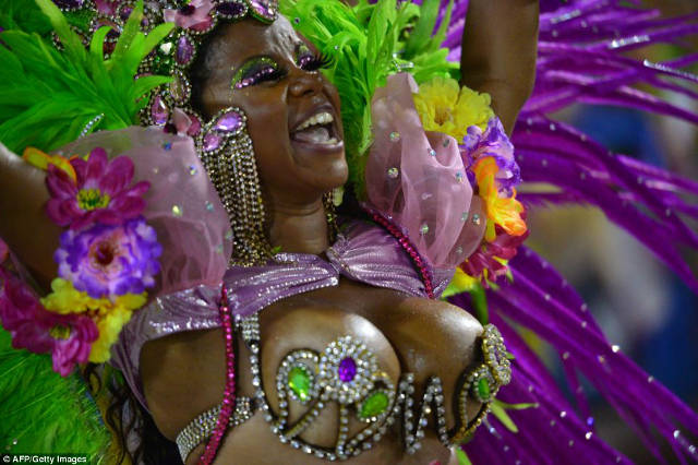 A inceput Carnavalul incendiar de la Rio! Vezi aici 15 fotografii spectaculoase - FOTO