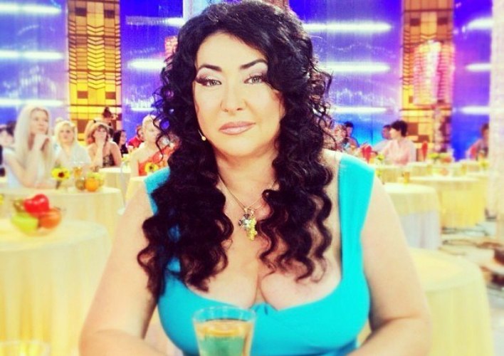 Lolita a ramas fara cuvinte! Ce cadou PERVERS a primit interpreta de la admiratori - FOTO Lolita a ramas fara cuvinte! Ce cadou PERVERS a primit interpreta de la admiratori - FOTO