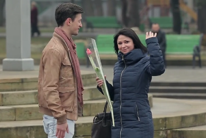 Felicitare inedita de 8 martie! Cum au fost surprinse femeile din Chisinau - VIDEO Felicitare inedita de 8 martie! Cum au fost surprinse femeile din Chisinau - VIDEO