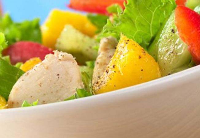 Salata de mango cu legume si verdeata Salata de mango cu legume si verdeata