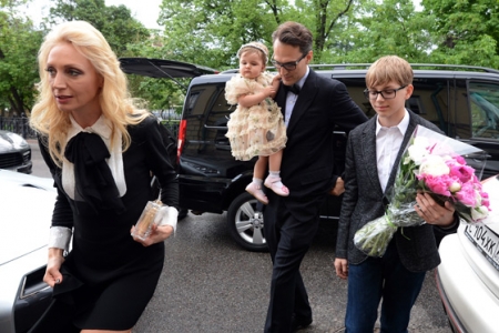 Intr-o rochie de 5 mii de dolari! Cum si-a sarbatorit ziua de nastere Cristina Orbakaite "“ FOTO